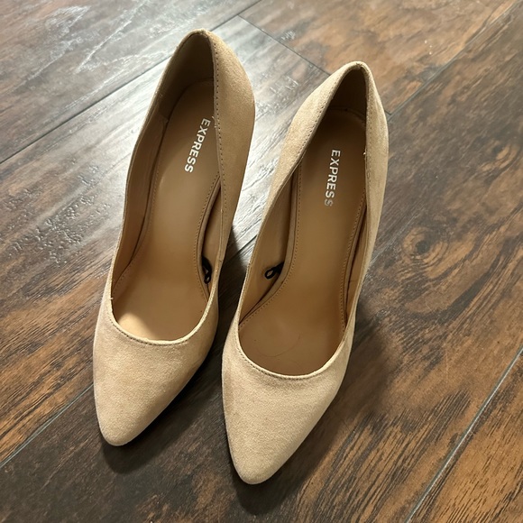 Express Heels - Picture 2 of 5